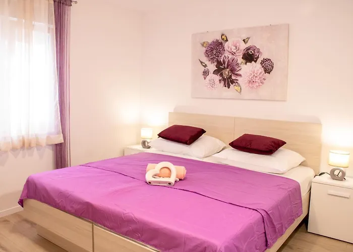 Julia's Beautiful For 6 With Parking