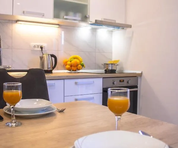 Appartement Julia's Beautiful For 6 With Parking Split