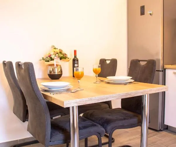 Appartement Julia's Beautiful For 6 With Parking Split