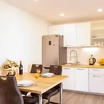 شقة Julia's Beautiful For 6 With Parking *