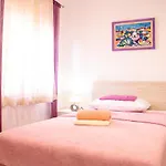 Julia's Beautiful For 6 With Parking شقة سبليت