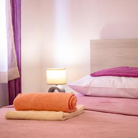 Julia's Beautiful For 6 With Parking Apartment Split
