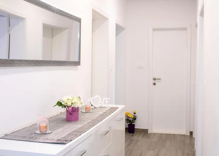 Apartamento Julia's Beautiful For 6 With Parking