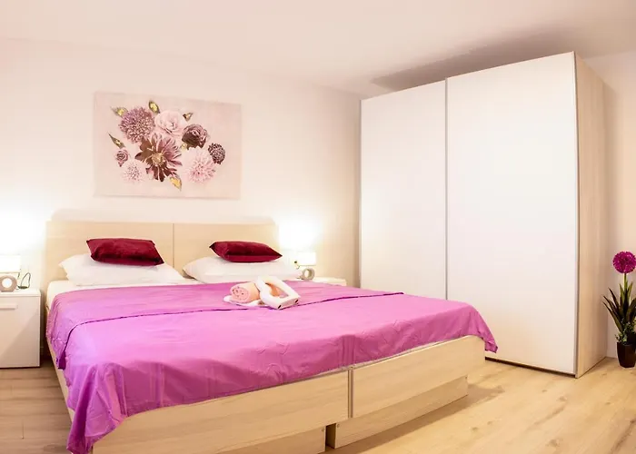 Julia's Beautiful For 6 With Parking