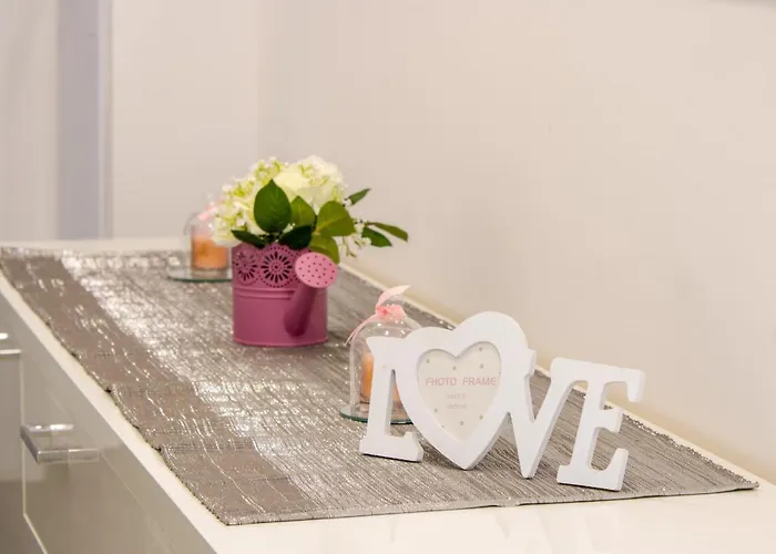 Julia's Beautiful For 6 With Parking